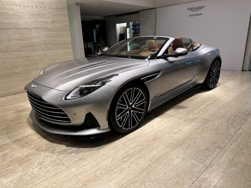 Aston Martin DB12 Volante
