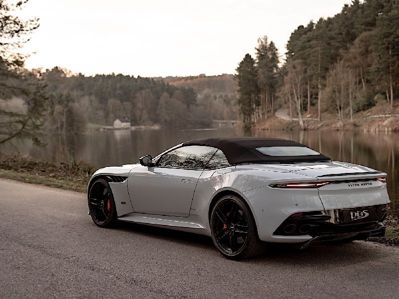 Aston Martin DBS Superleggera Volante