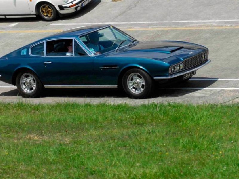 Aston Martin DBS V8