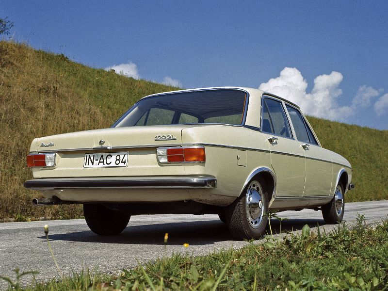Audi 100 (C1)