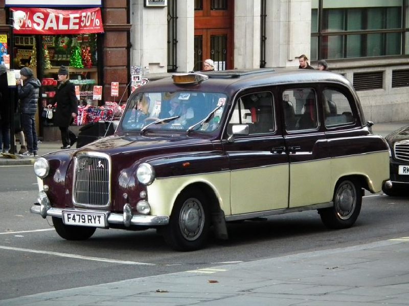Carbodies Taxi
