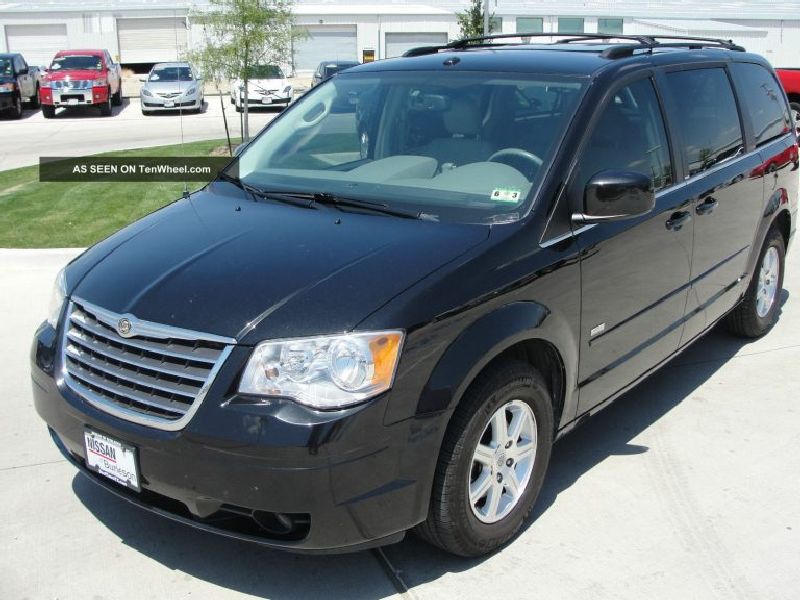 Chrysler Town & Country IV