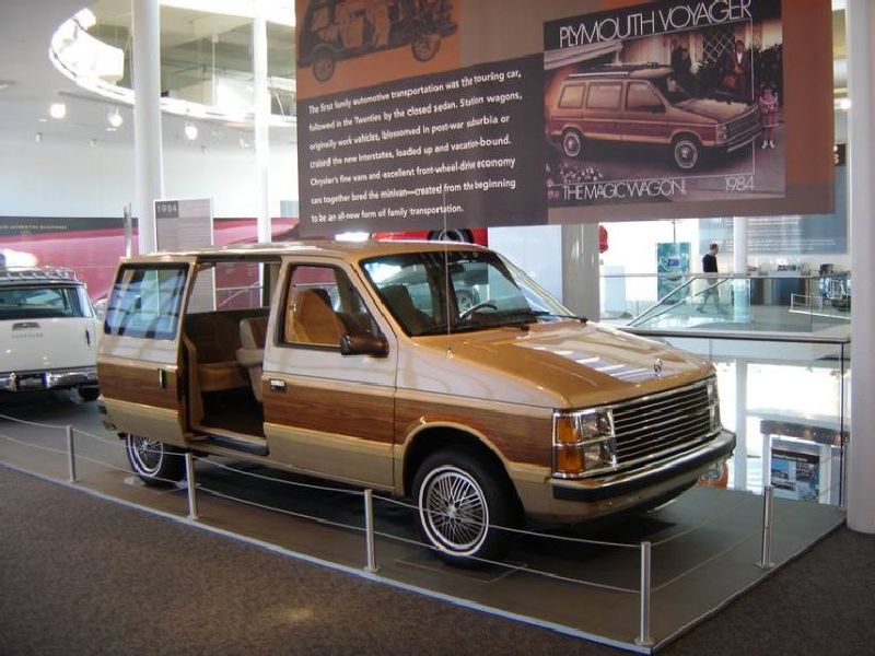 Chrysler Voyager I (ES)