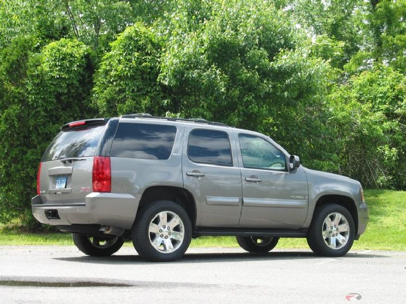 GMC Yukon XL III (GMT900)