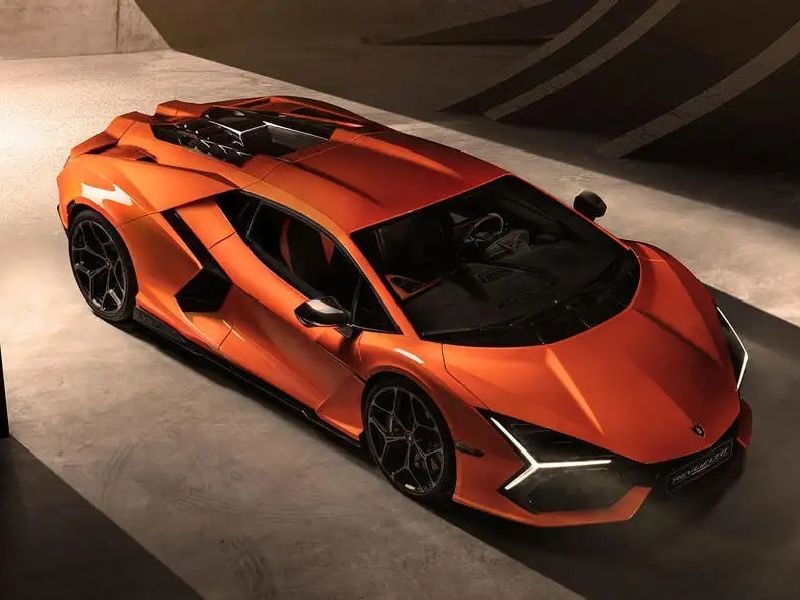 Lamborghini Revuelto (LB744)