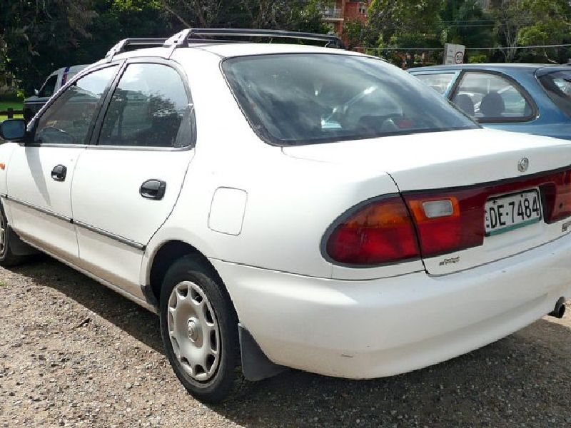 Mazda 323 S V (BA)