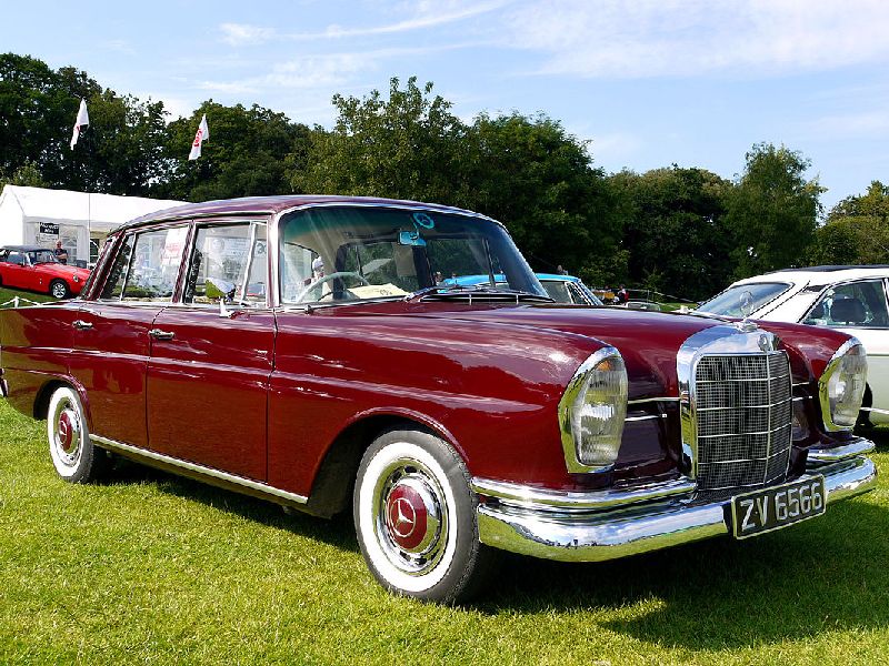 Mercedes-Benz W111