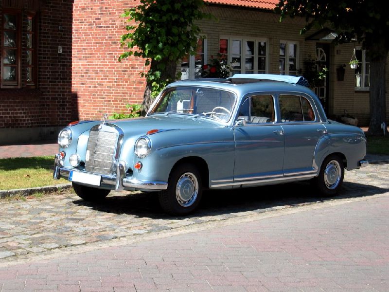 Mercedes-Benz W128 Sedan