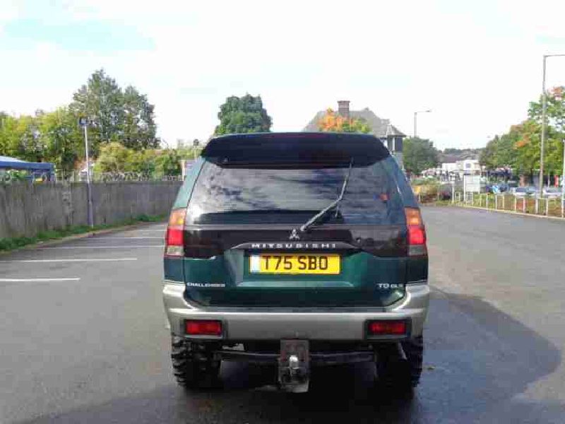 Mitsubishi Challenger (W)
