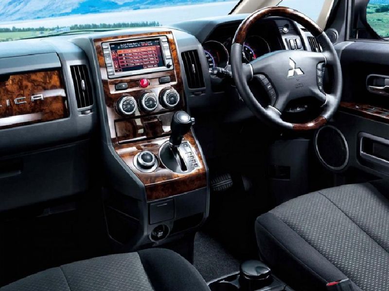 Mitsubishi Delica (D5)