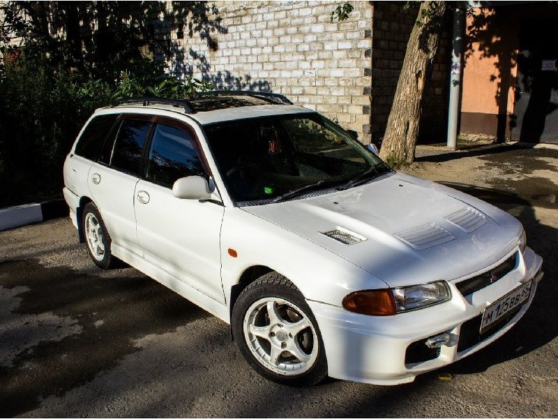 Mitsubishi Libero