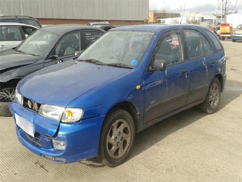 Nissan Almera I Hatchback (N15)