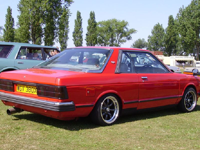 Nissan Bluebird Traveller (W910)