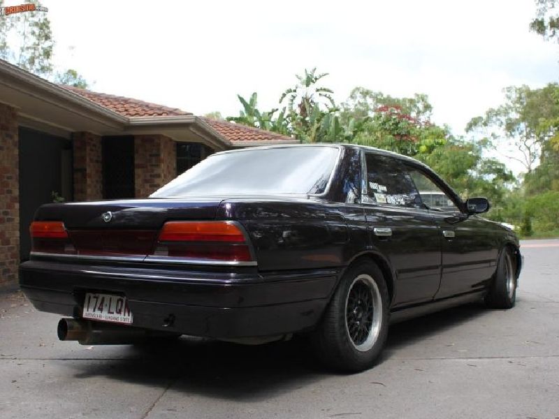 Nissan Laurel (E-HC33)