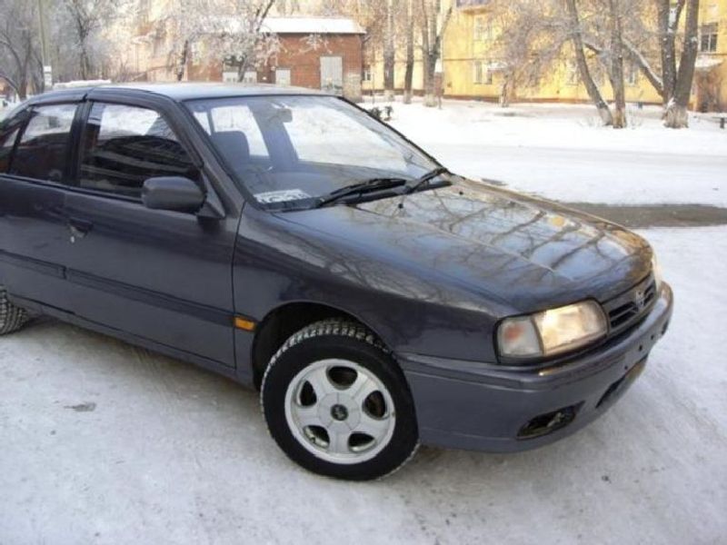 Nissan Primera Hatch (P10)