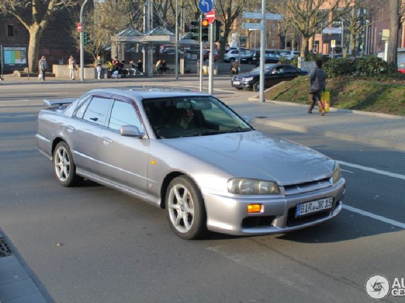 Nissan Skyline IX (R33)