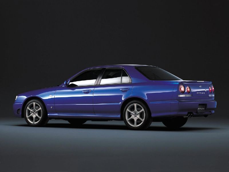 Nissan Skyline XIII (HV37)