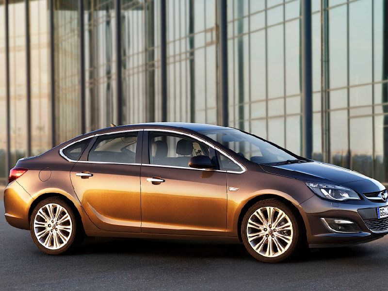 Opel Astra J Sedan