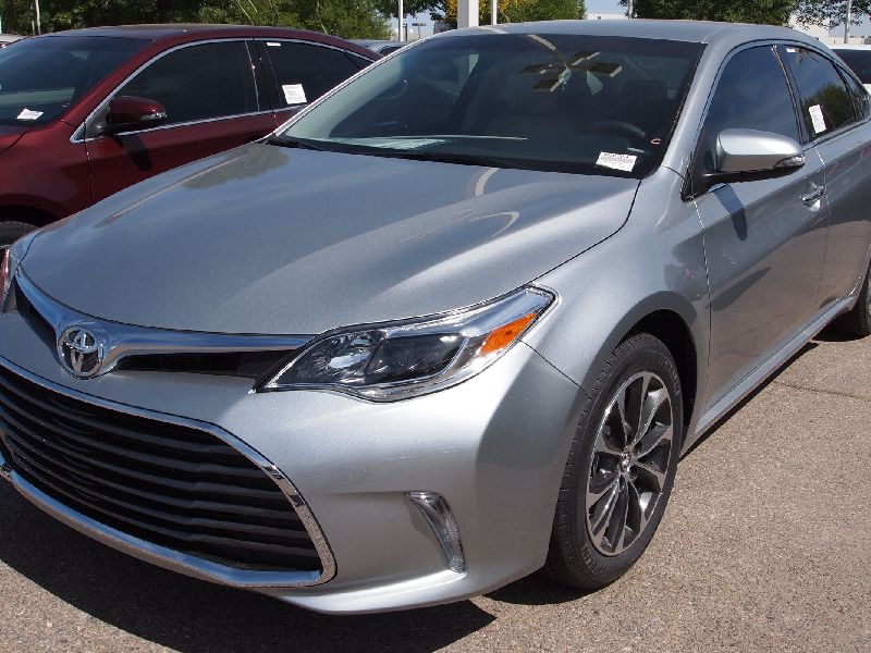 Toyota Avalon IV