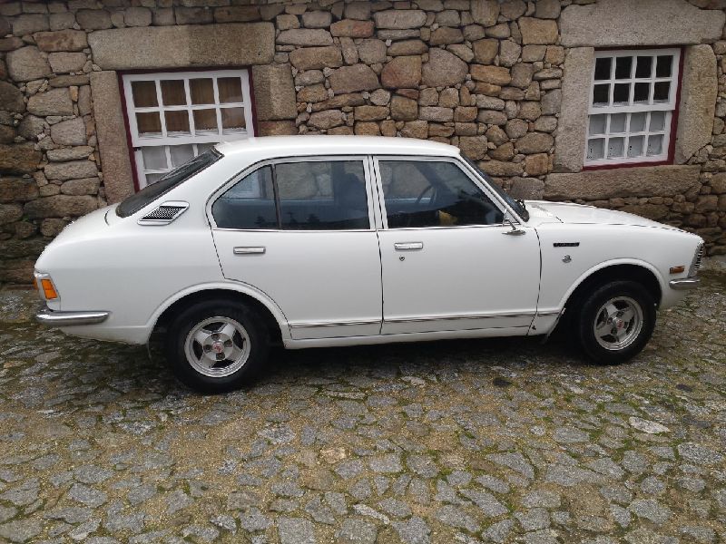 Toyota Corolla II 4-door sedan (E20)
