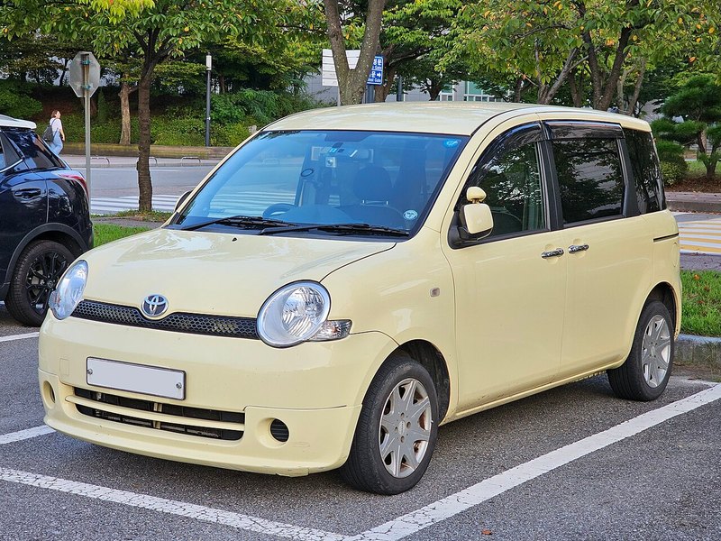 Toyota Sienta III