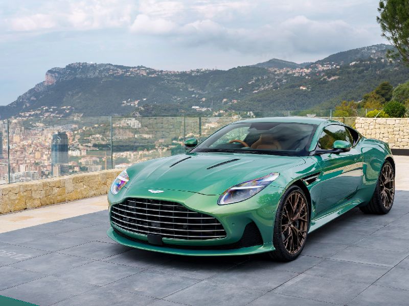 Aston Martin DB12