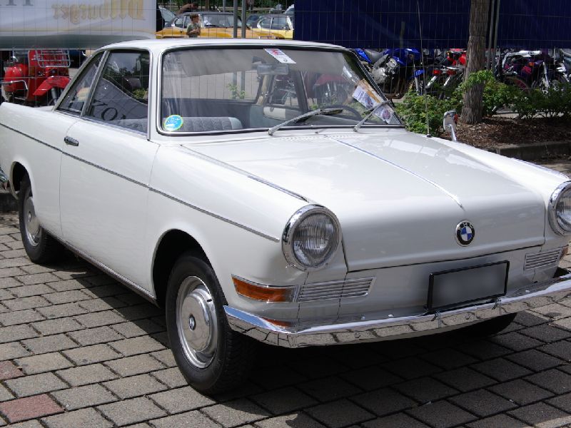 BMW 700