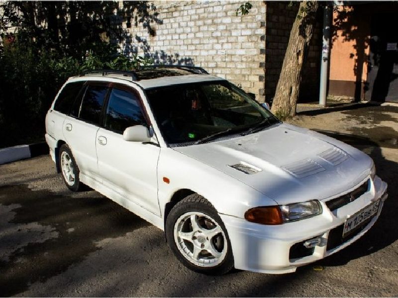 Mitsubishi Libero