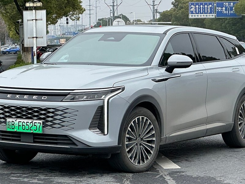 Omoda C9