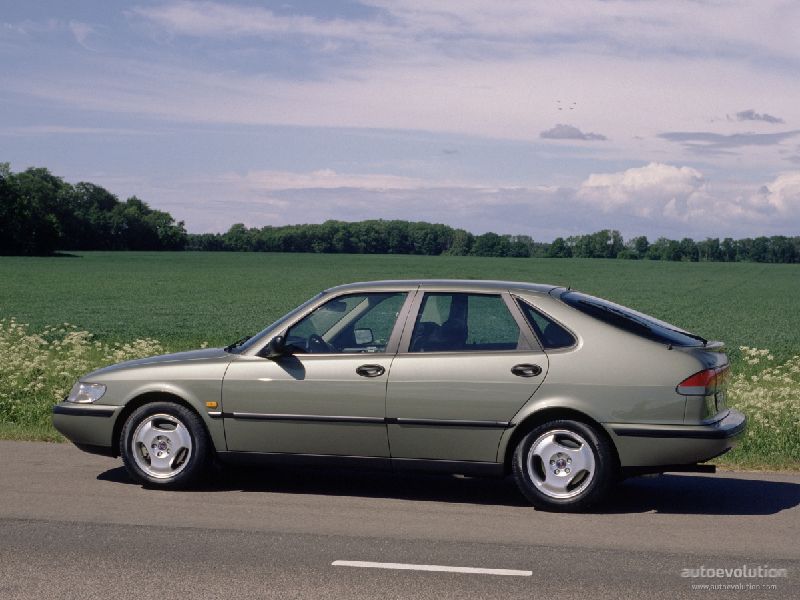 Saab 900